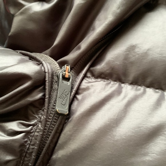 Nike Down Hooded Asymmetrical Zip Puffer Jacket in Black Size S - Picture 4 of 5